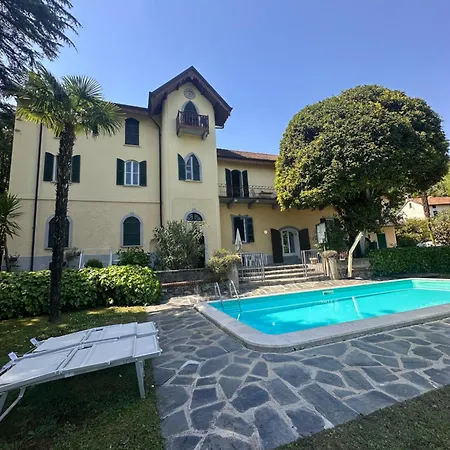 公寓 Dimora Vista Con Piscina 莱萨