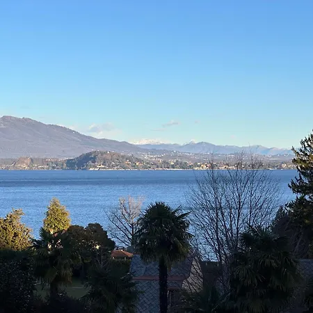 Dimora Vista Con Piscina Lesa