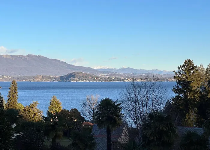 Dimora Vista Con Piscina Lesa